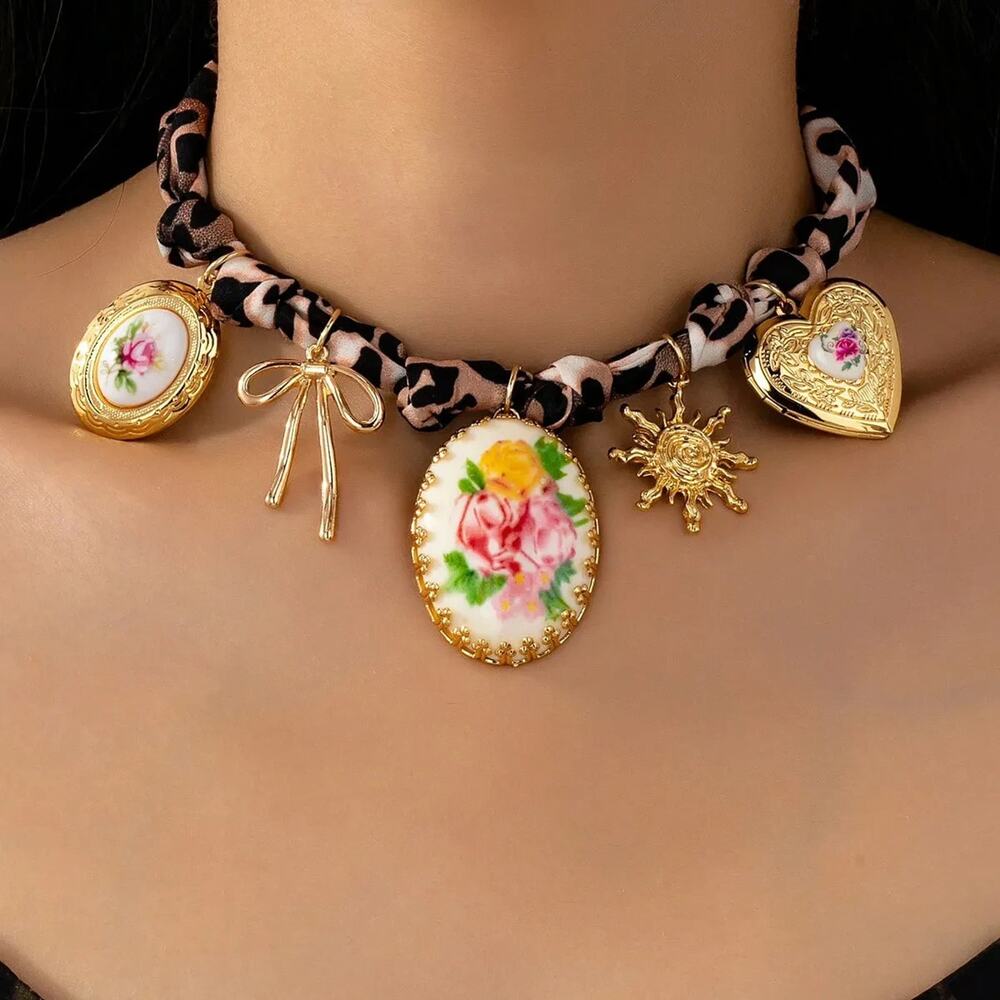 Coquette Floral Charm Necklace Vintage Gold Ribbon Statement Romantic Aesthetic